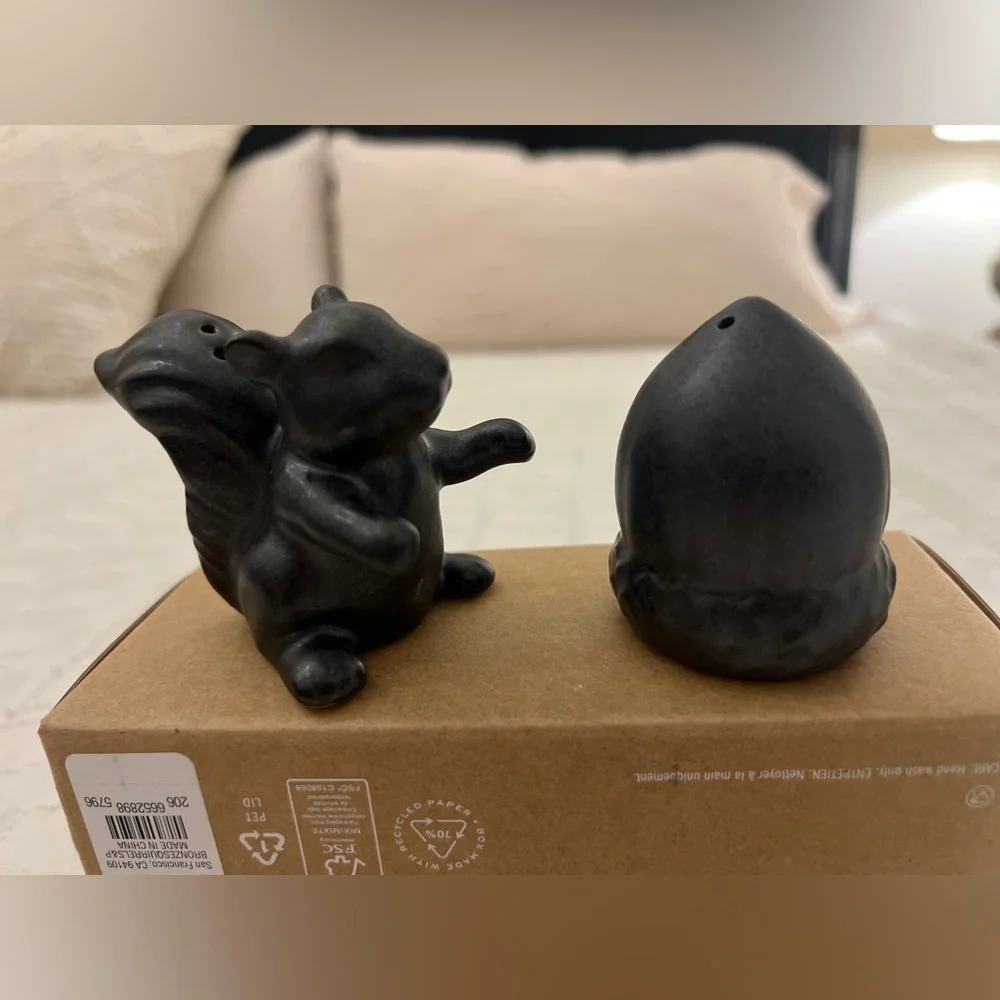 Pottery Barn Bronze Squirrel Acorn Salt Pepper Shaker Set Nature Woodland Decor